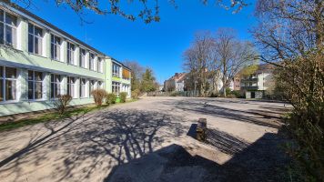 Gebäude Marktfeldstraße und oberer Schulhof